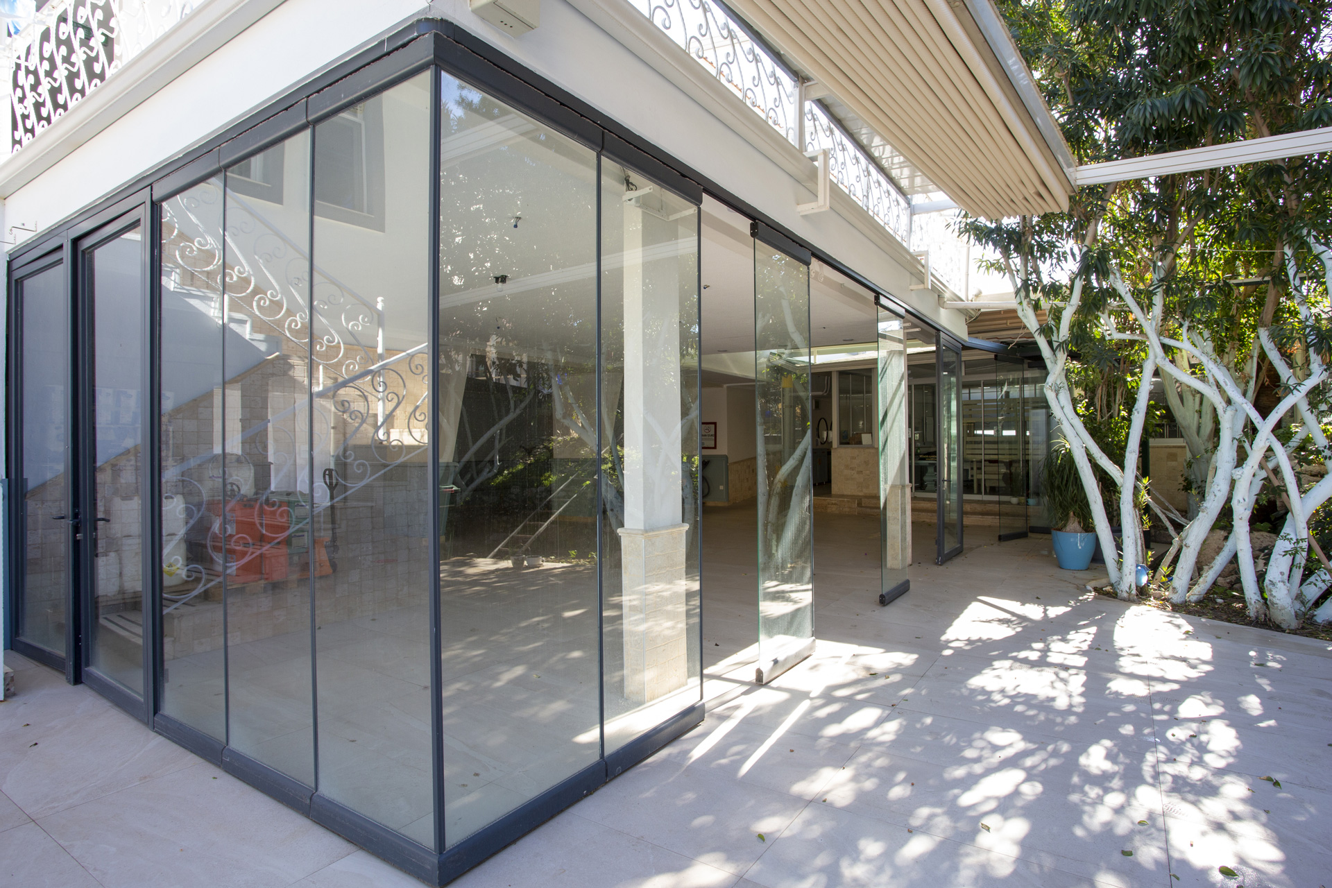 Premium Askılı Vitrin Sistemi Uygulama