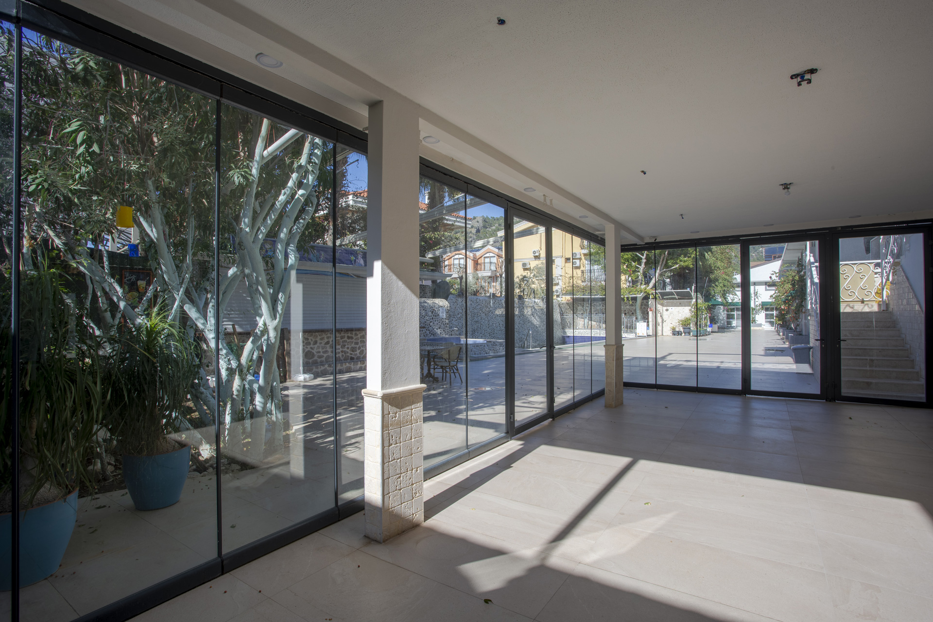 Premium Askılı Vitrin Sistemi